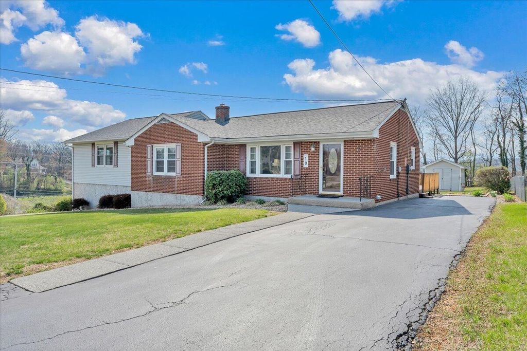 19 Hillmount DR, Salem, VA 24153