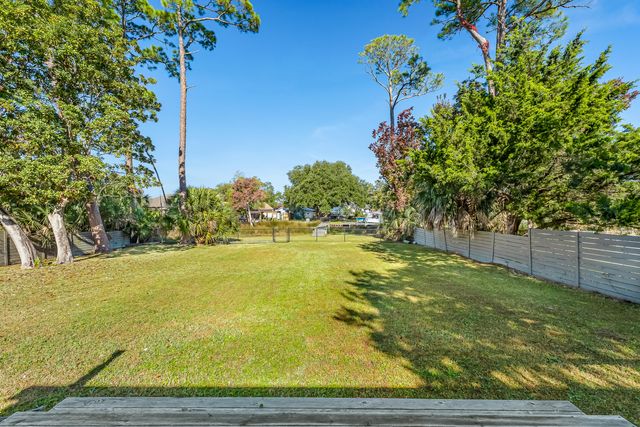 52 NE Laurie Drive, Fort Walton Beach, FL 32548