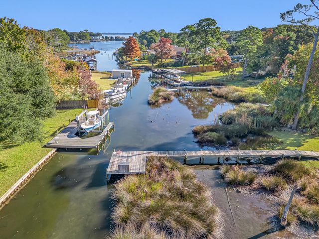 52 NE Laurie Drive, Fort Walton Beach, FL 32548