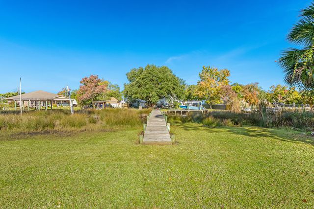 52 NE Laurie Drive, Fort Walton Beach, FL 32548