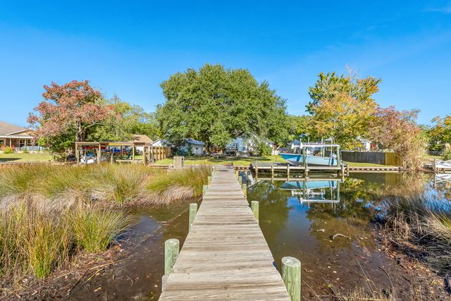 52 NE Laurie Drive, Fort Walton Beach, FL 32548