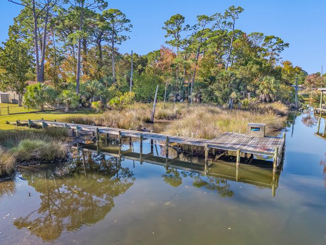 52 NE Laurie Drive, Fort Walton Beach, FL 32548