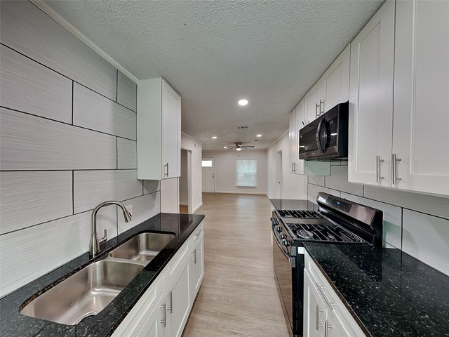 3256 Runnels Street, Fort Worth, TX 76106