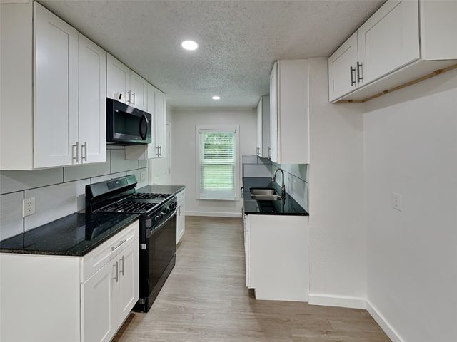 3256 Runnels Street, Fort Worth, TX 76106