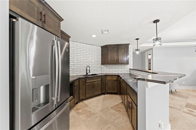 24735 W 91st Place, Lenexa, KS 66227