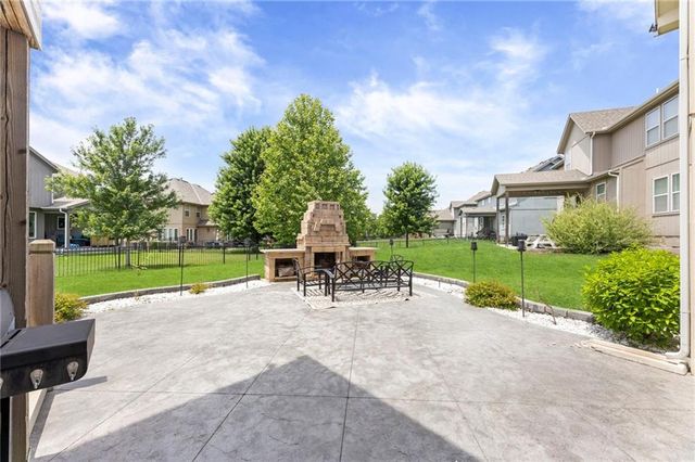 24735 W 91st Place, Lenexa, KS 66227