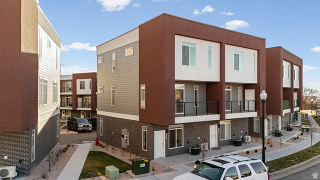 458 E DEPOT ST, Clearfield, UT 84015