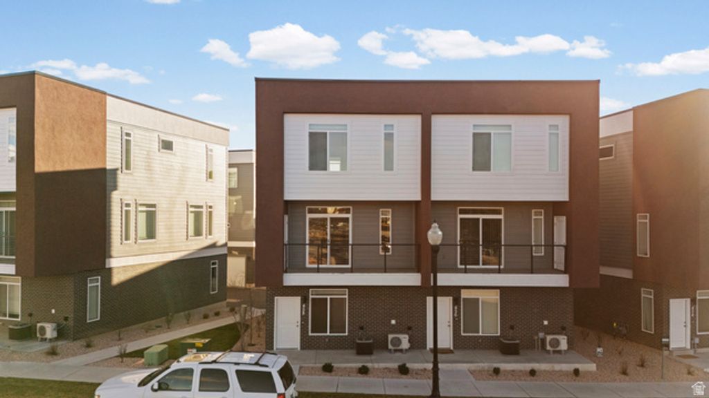 458 E DEPOT ST, Clearfield, UT 84015