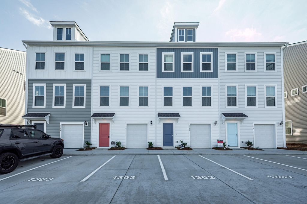 4633 Forest Hills Drive, North Charleston, SC 29418