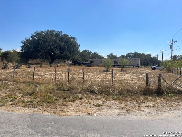 316 ROYAL OAKS, Somerset, TX 78069