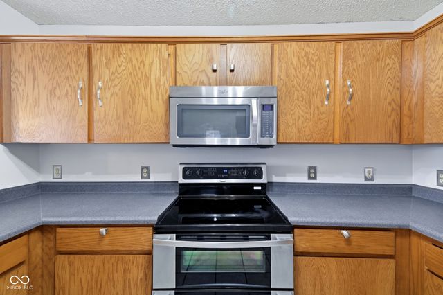 8821 Hosta Way, Camby, IN 46113