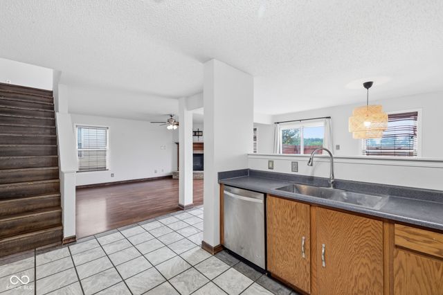 8821 Hosta Way, Camby, IN 46113