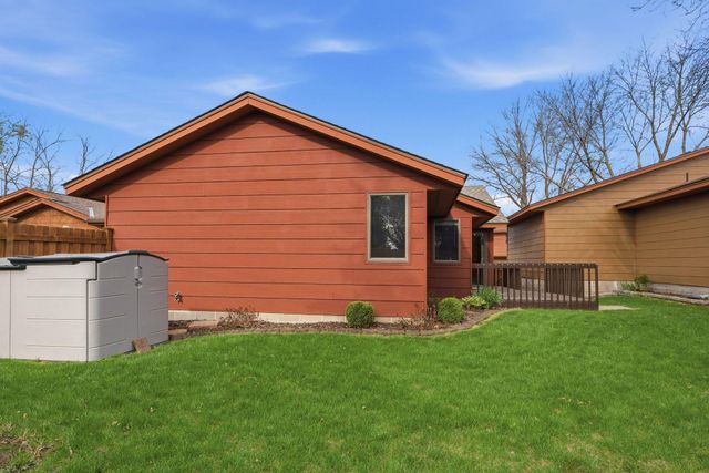 5386 Emerald Way, Apple Valley, MN 55124