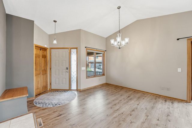 5386 Emerald Way, Apple Valley, MN 55124