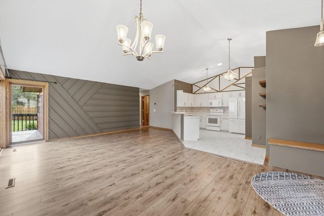 5386 Emerald Way, Apple Valley, MN 55124