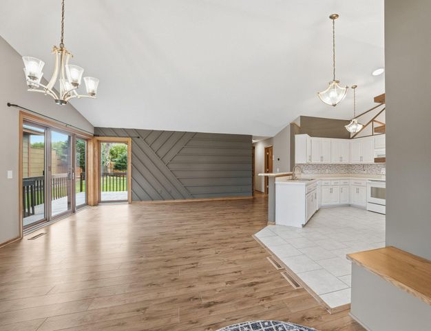 5386 Emerald Way, Apple Valley, MN 55124