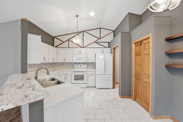 5386 Emerald Way, Apple Valley, MN 55124