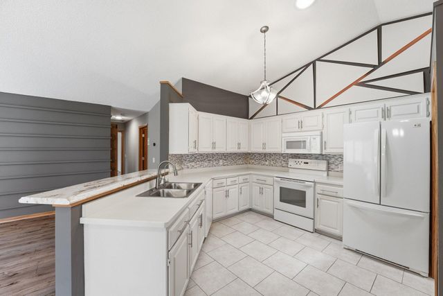 5386 Emerald Way, Apple Valley, MN 55124
