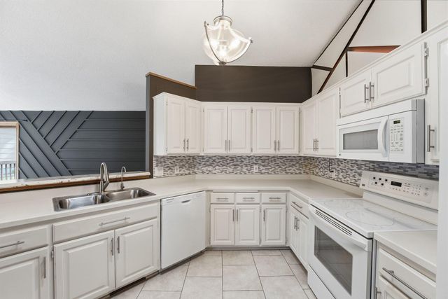 5386 Emerald Way, Apple Valley, MN 55124