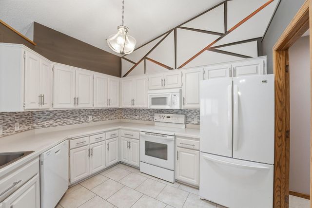 5386 Emerald Way, Apple Valley, MN 55124
