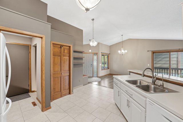 5386 Emerald Way, Apple Valley, MN 55124