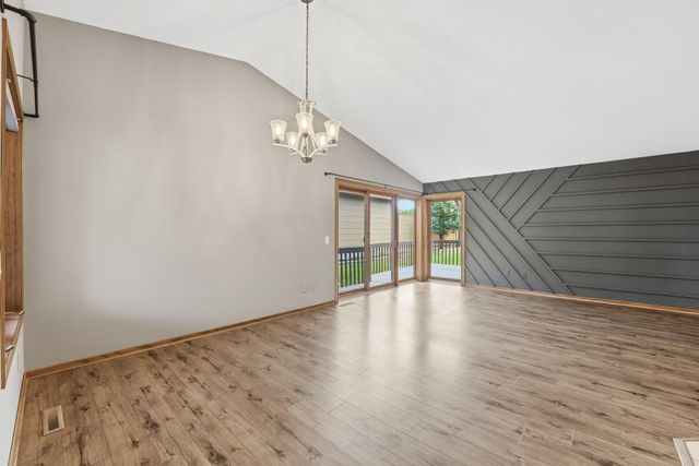 5386 Emerald Way, Apple Valley, MN 55124
