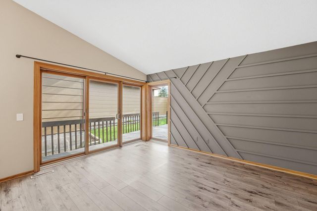 5386 Emerald Way, Apple Valley, MN 55124