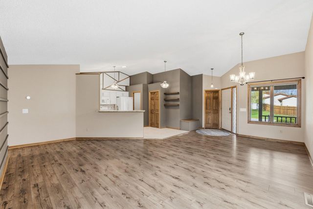 5386 Emerald Way, Apple Valley, MN 55124