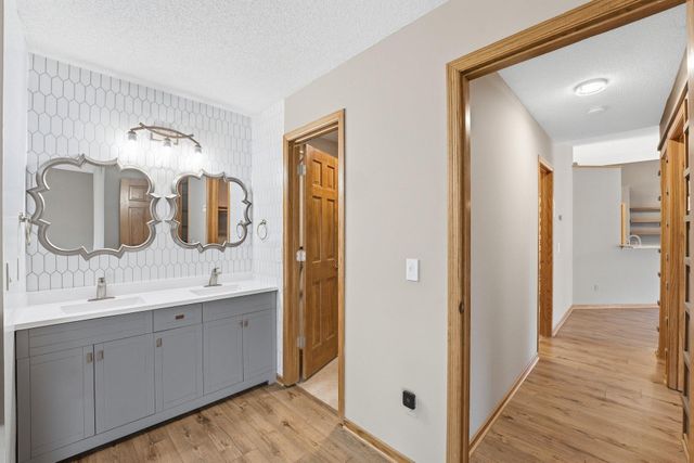 5386 Emerald Way, Apple Valley, MN 55124