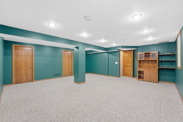 5386 Emerald Way, Apple Valley, MN 55124