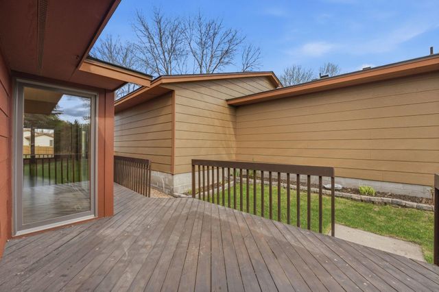 5386 Emerald Way, Apple Valley, MN 55124