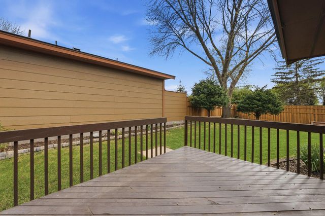 5386 Emerald Way, Apple Valley, MN 55124