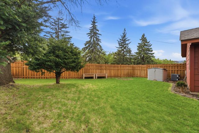 5386 Emerald Way, Apple Valley, MN 55124