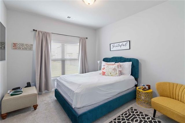 232 Misty Grove SE Drive, Loganville, GA 30052