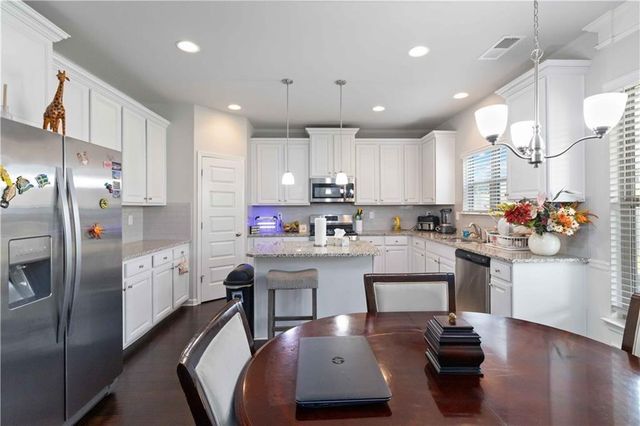 232 Misty Grove SE Drive, Loganville, GA 30052