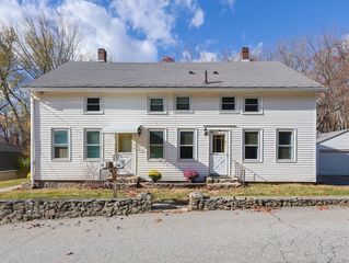 79-81 Upton St, Northbridge, MA 01534