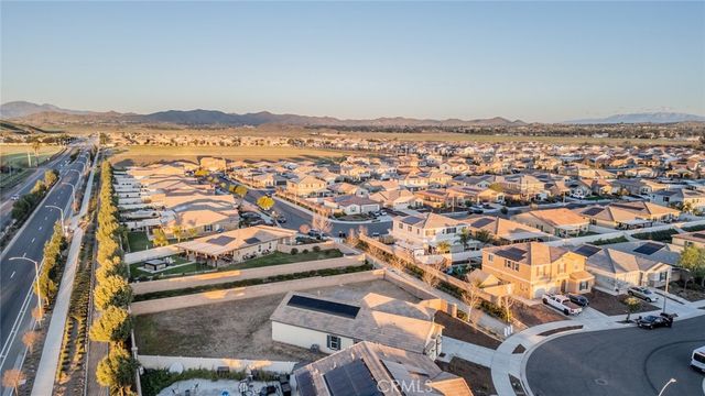 453 Cimarron Drive, Perris, CA 92570