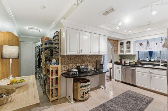 18709 LAKE COMMISTON DRIVE, Lutz, FL 33549