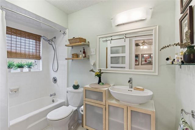 18709 LAKE COMMISTON DRIVE, Lutz, FL 33549