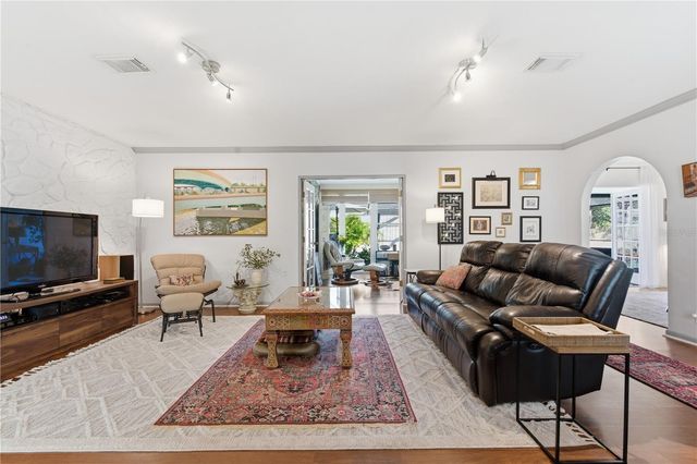 18709 LAKE COMMISTON DRIVE, Lutz, FL 33549