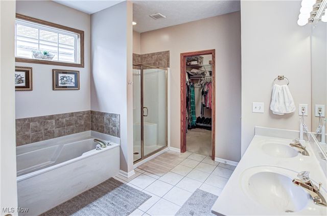 21469 Woodview Circle, Strongsville, OH 44149