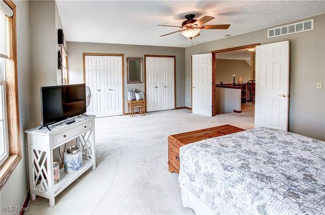 21469 Woodview Circle, Strongsville, OH 44149