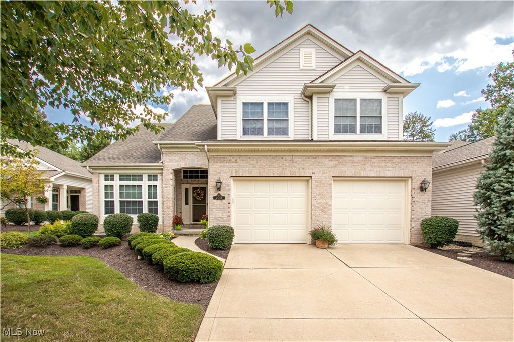 21469 Woodview Circle, Strongsville, OH 44149