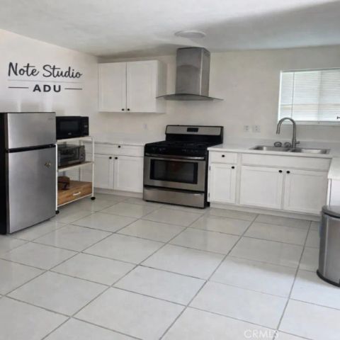 819 E 85th Street, Los Angeles, CA 90001