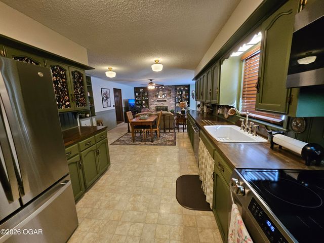 2110 Pearl Street, Carthage, MO 64836