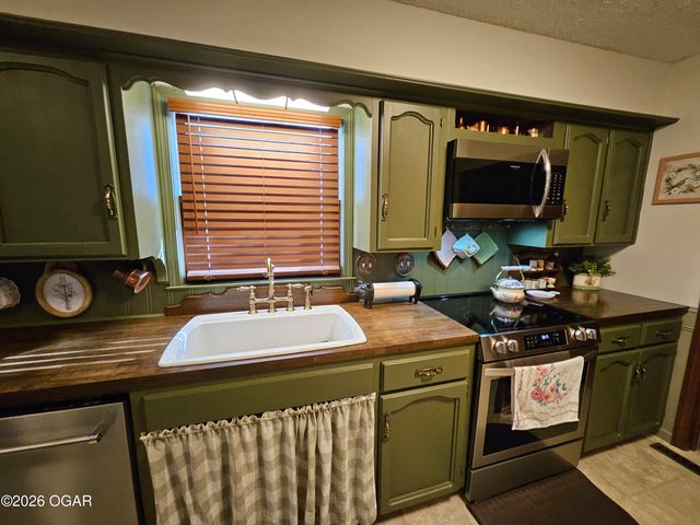 2110 Pearl Street, Carthage, MO 64836