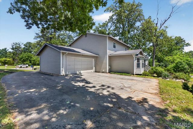 1203 Whispering Pines Drive, St Louis, MO 63146