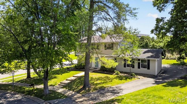 1203 Whispering Pines Drive, St Louis, MO 63146