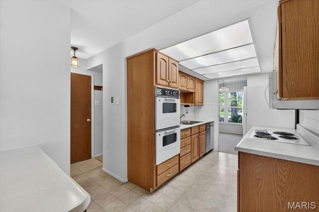 1203 Whispering Pines Drive, St Louis, MO 63146