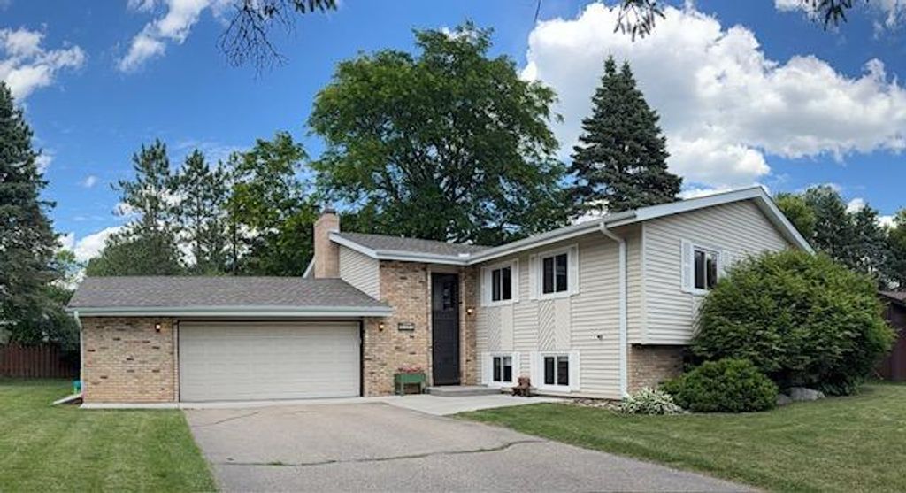 3317 Red Oak Circle S, Burnsville, MN 55337